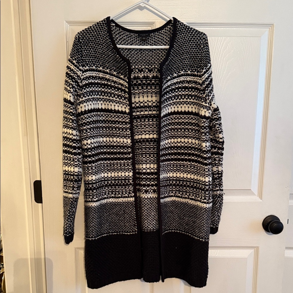 Ann Taylor Factory Black and Cream Patterned Cardigan